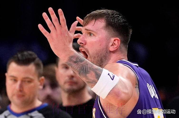 霍里:裁判不给哨东契奇就较劲,很多投丢的球都是因要犯规 霍里:裁判不给哨东契奇就较劲,很多投丢的球都是因要犯规